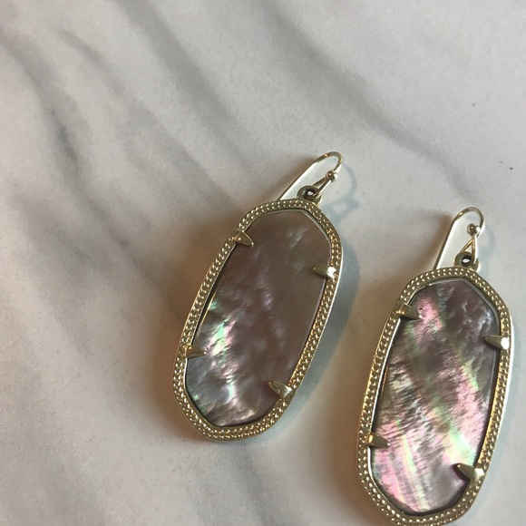 Kendra Scott Jewelry - Kendra Scott Elle Mother of Pearl Earrings